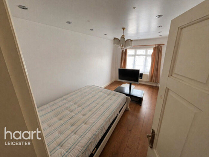 5 Bedroom Detached House For Sale In Coombe Rise, Leicester, LE2