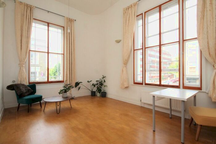3 Bedroom Flat To Rent In Junction Road, Archway, N19