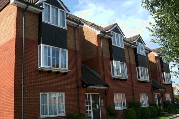 Studio To Rent In Holm Oak Park, Watford, WD18