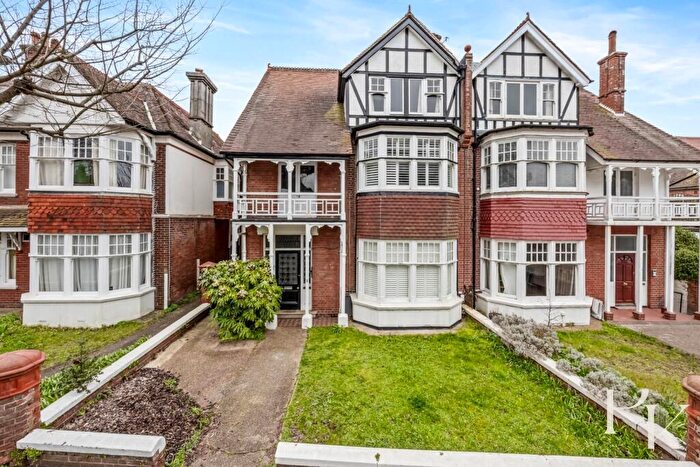 2 Bedroom Flat For Sale In Pembroke Avenue, Hove, BN3