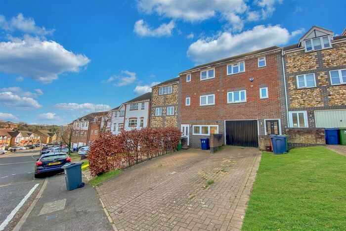 3 Bedroom Town House To Rent In Wheelers Park, High Wycombe, HP13