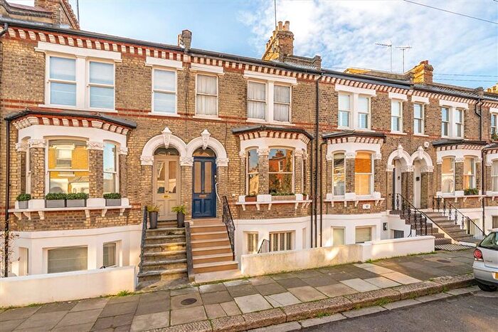 1 Bedroom Flat For Sale In Irving Road, Brook Green, W14