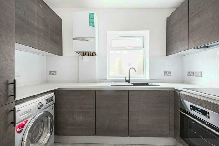 1 Bedroom Apartment To Rent In West Green Road, London, N15