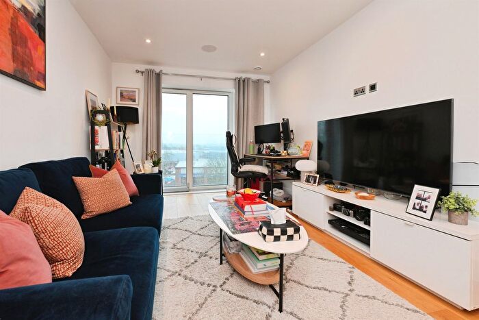 1 Bedroom Flat For Sale In Bridge Road East, Welwyn Garden City, AL7