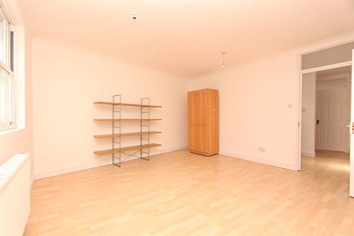 2 Bedroom Flat To Rent In Blackstock Road, London, N5