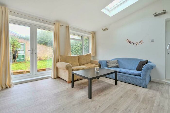 4 Bedroom End Of Terrace House To Rent In Guildford Park Avenue, Guildford, GU2