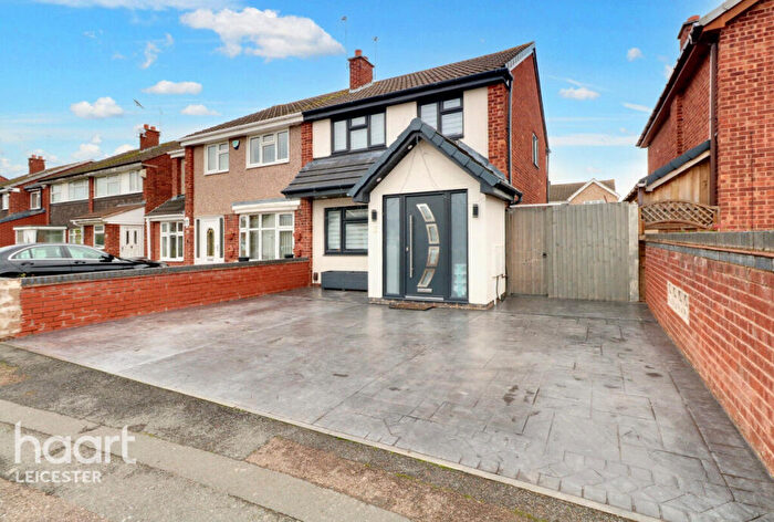 4 Bedroom Semi Detached House For Sale In Townsend Close, Leicester, LE4