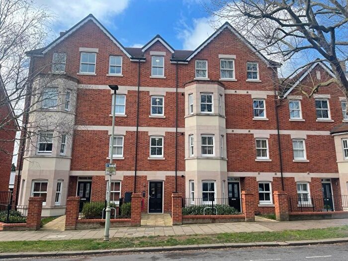 2 Bedroom Flat To Rent In De Montfort Place, Warwick Avenue, MK40