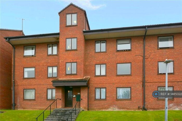2 Bedroom Flat To Rent In Tippett Rise, Reading, RG2