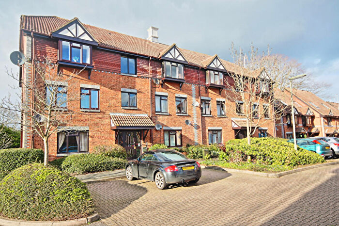 2 Bedroom Flat To Rent In Tintagel Way, Woking, GU22