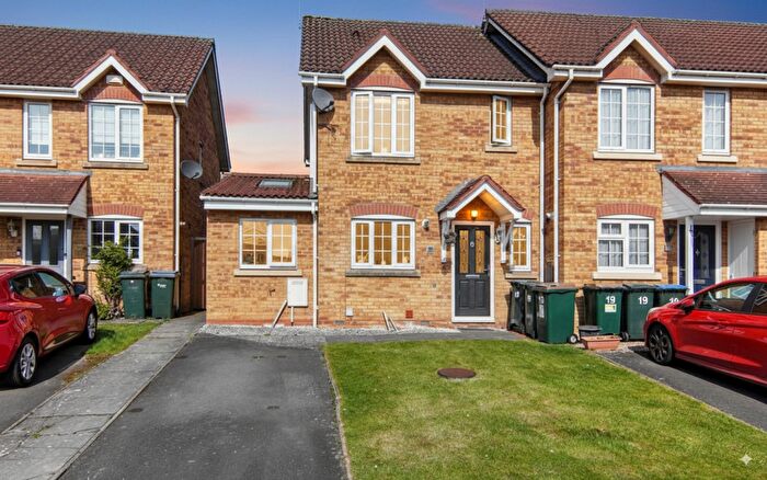 3 Bedroom End Of Terrace House For Sale In Meadowcroft Close, Coventry, CV4