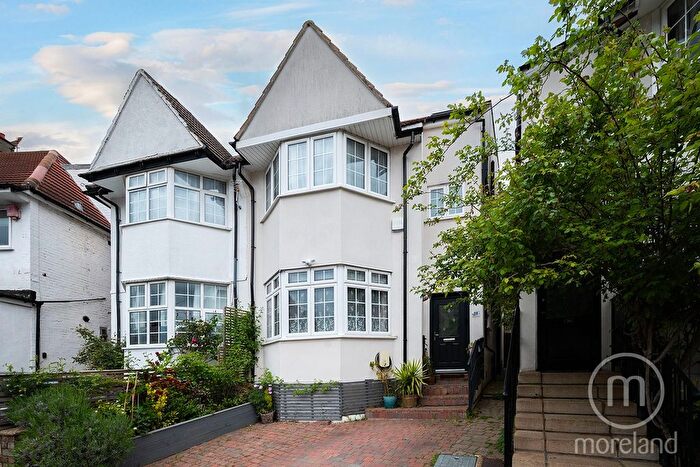 5 Bedroom Semi-Detached House For Sale In Clifton Gardens, Temple Fortune, NW11