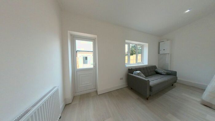 4 Bedroom Terraced House To Rent In Bridgewood Road, London, SW16