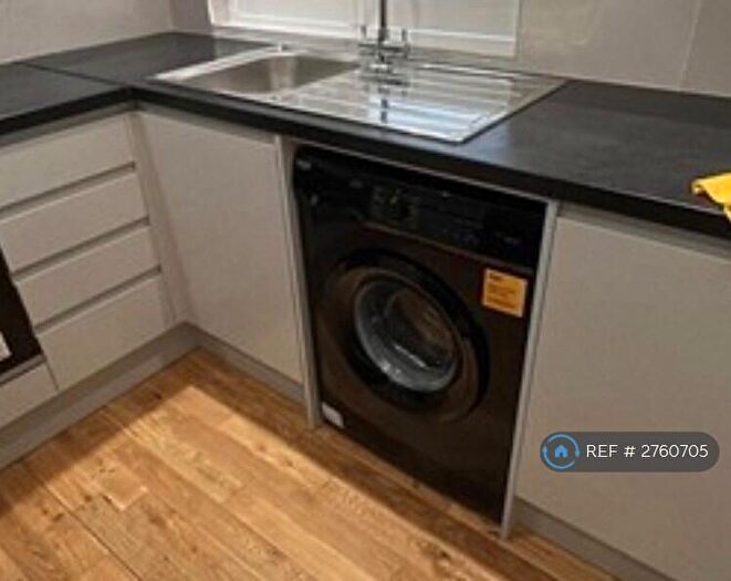 3 Bedroom Flat To Rent In Gladstone Park Gardens, London, NW2