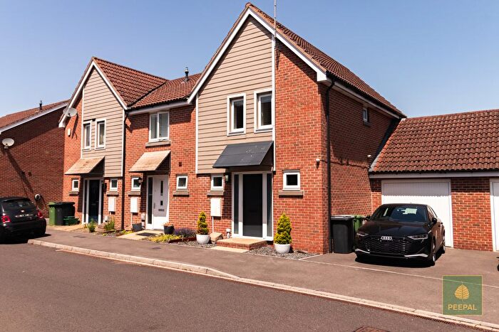 3 Bedroom End Of Terrace House To Rent In Benham Road, Basingstoke, RG24