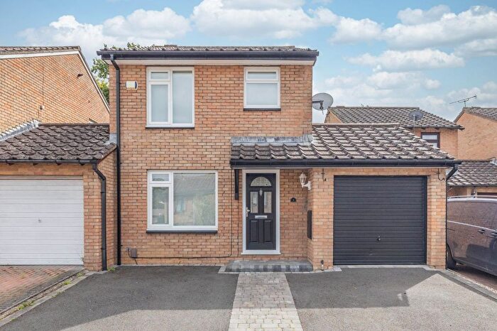 3 Bedroom Detached House For Sale In Maple Close, Ashford, Kent, TN23