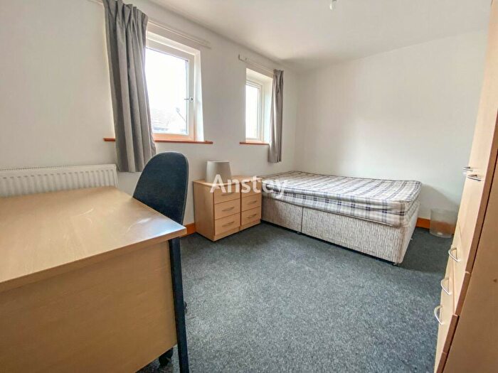 3 Bedroom Flat To Rent In Portswood Road, Southampton, Hampshire, SO17