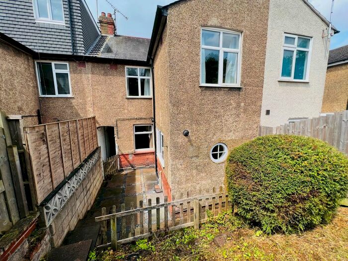 3 Bedroom Terraced House To Rent In Talbot Road, Luton, LU2