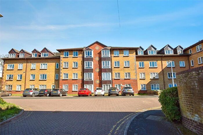 2 Bedroom Apartment For Sale In Barkers Court, Sittingbourne, ME10