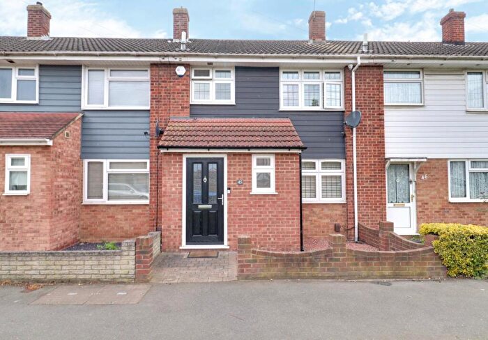 3 Bedroom Terraced House For Sale In The Glen, Rainham, RM13