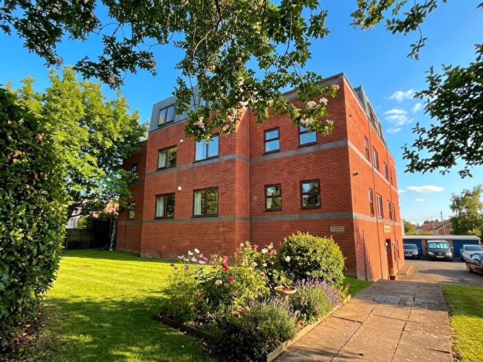 2 Bedroom Flat To Rent In Hales Road, Cheltenham, GL52