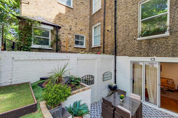 2 Bedroom Flat To Rent In Kempsford Gardens, London, SW5