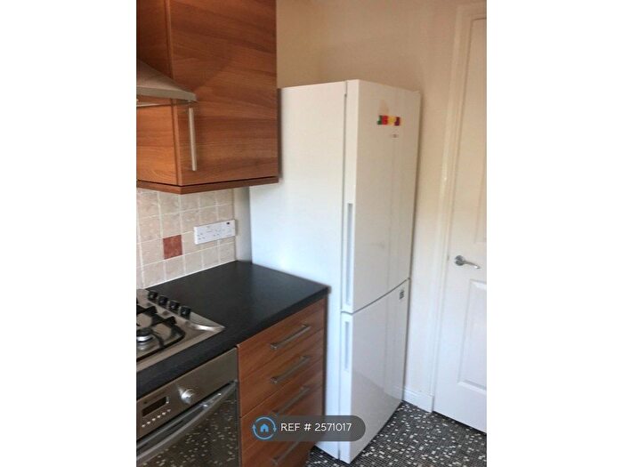 2 Bedroom Flat To Rent In Mill Street, Kirkcaldy, KY1