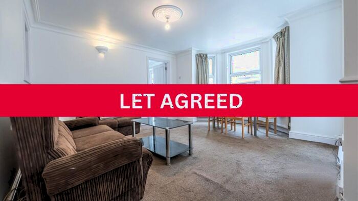 4 Bedroom Flat To Rent In Salcott Road, Battersea, London, SW11