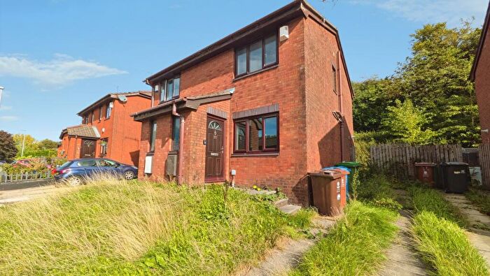 2 Bedroom Semi-Detached House For Sale In Bottomfield Close, Derker, Oldham, OL1
