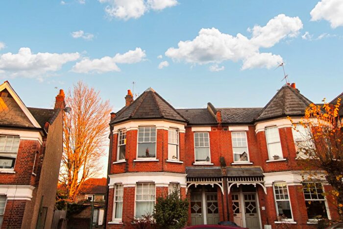 2 Bedroom Flat To Rent In Sedgemere Avenue (), East Finchley, N2