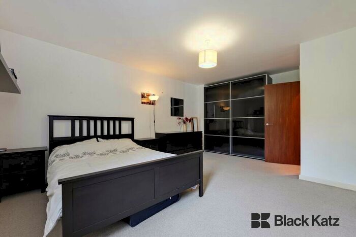 1 Bedroom Flat To Rent In Lumiere Apartments, St Johns Hill, Clapham Junction, SW11