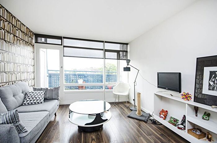 2 Bedroom Flat For Sale In Bradstock Road, Victoria Park, London, E9