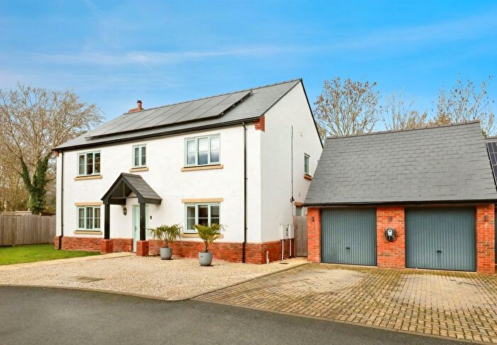 5 Bedroom Detached House For Sale In Walnut Close, Little Kineton, Warwick, CV35