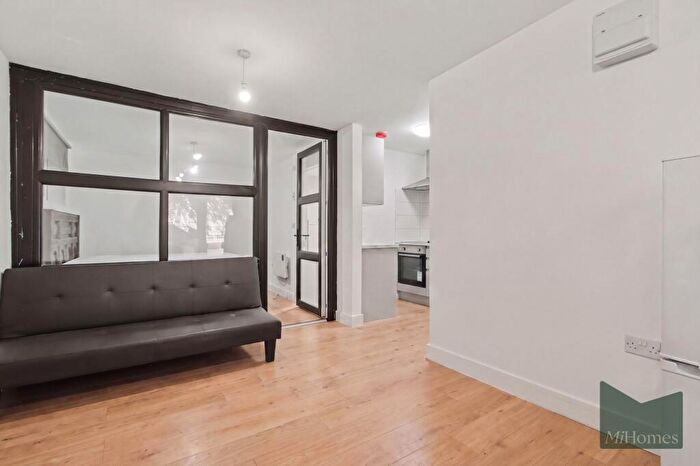 Flat To Rent In Truro Road, London, N22