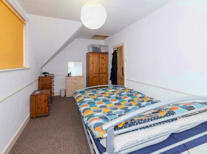 4 Bedroom Flat To Rent In Woodbridge Hill, Guildford, GU2