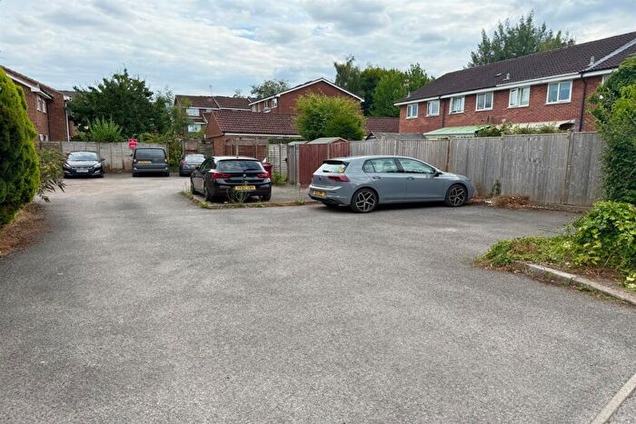 1 Bedroom Apartment For Sale In The Willows, Caversham, Reading, RG4