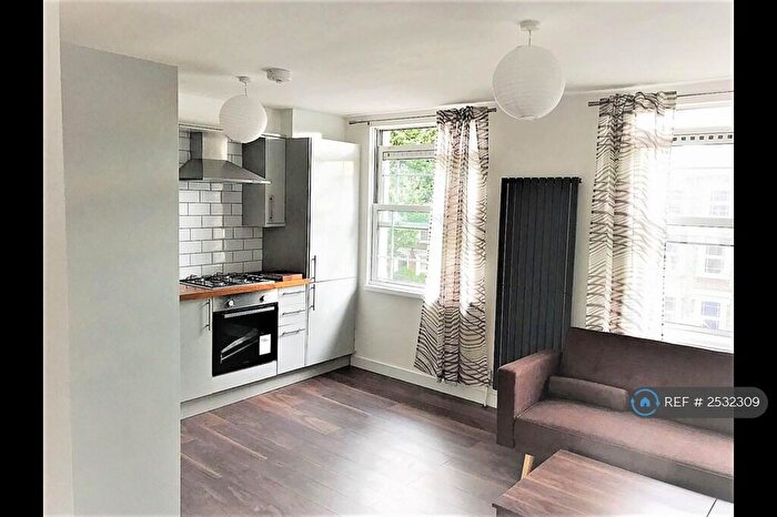 3 Bedroom Flat To Rent In Amersham Road, London, SE14