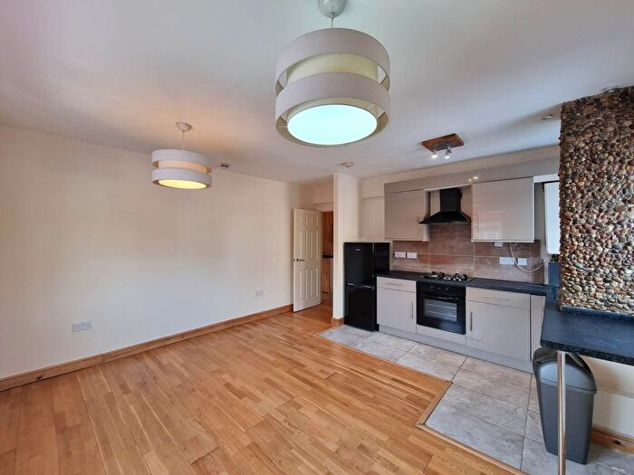1 Bedroom Flat To Rent In Mayes Road, Wood Green, N22
