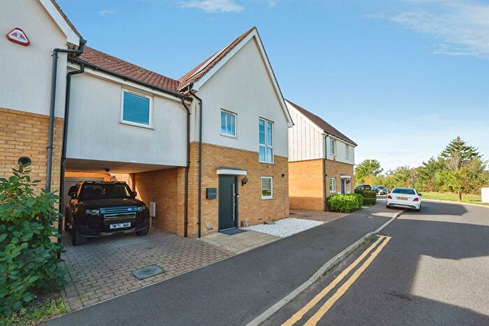 4 Bedroom Detached House For Sale In Woodside Close, Grays, RM16