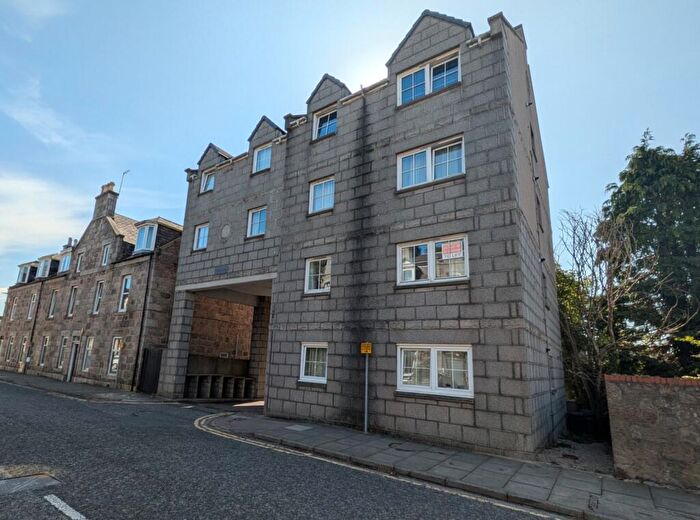 2 Bedroom Flat To Rent In Whitehall Mews, Aberdeen, AB25