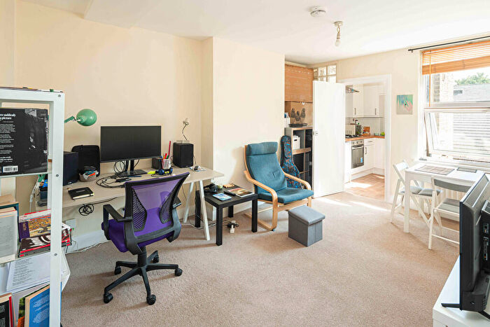 1 Bedroom Apartment For Sale In Padfield Road, London, SE5