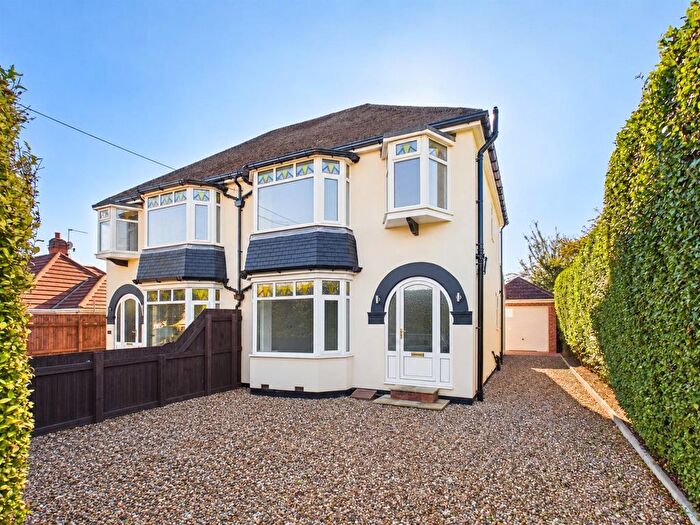 3 Bedroom Semi-Detached House For Sale In Boothferry Road, Hessle, HU13