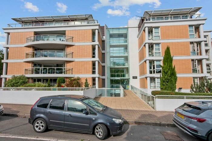 3 Bedroom Flat To Rent In Claremont Place, Brook Parade, Chigwell, IG7