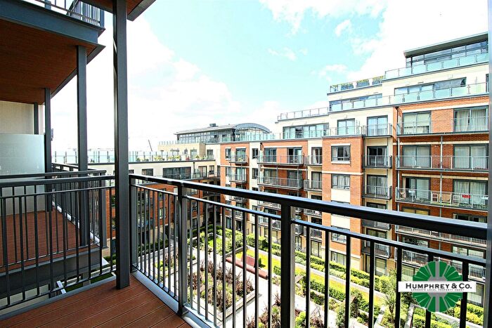 3 Bedroom Flat To Rent In Boulevard Drive, Colindale, NW9