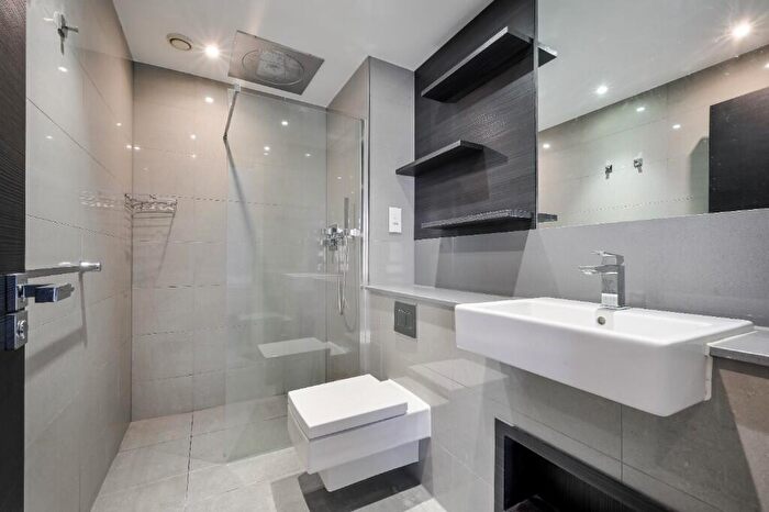 2 Bedroom Flat To Rent In Chandos Way, London, NW11