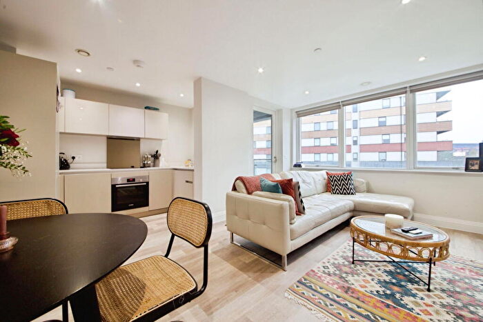 1 Bedroom Flat For Sale In Montmorency Gardens, London, N11