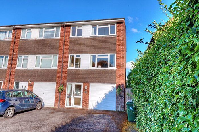 3 Bedroom Town House For Sale In New Road, Stokenchurch, HP14
