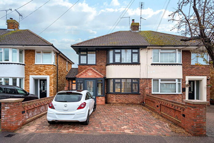 3 Bedroom Semi Detached House For Sale In Chain Free - In One Of The Most Popular Roads In Rainham, ME8
