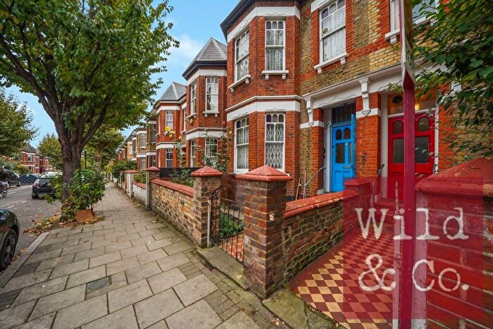 4 Bedroom House For Sale In Mildenhall Road, Hackney, E5