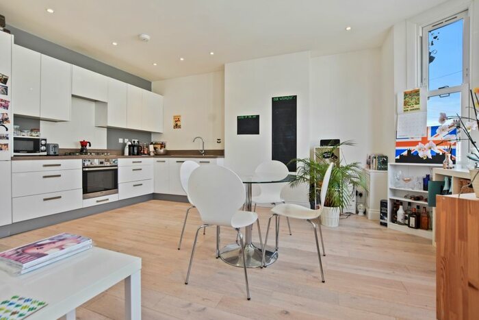 3 Bedroom Flat To Rent In Purves Road, London, NW10